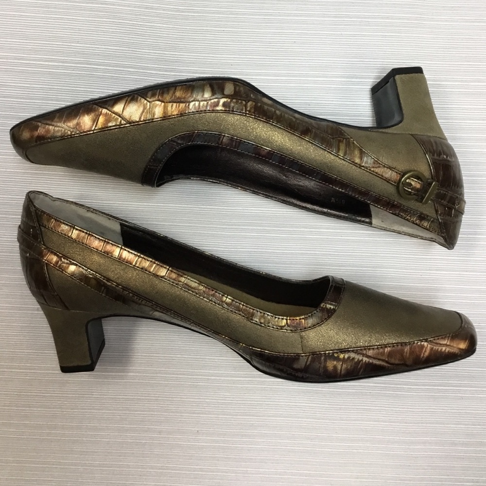 Exquisite Vaneli Pumps. - Picture 5 of 8